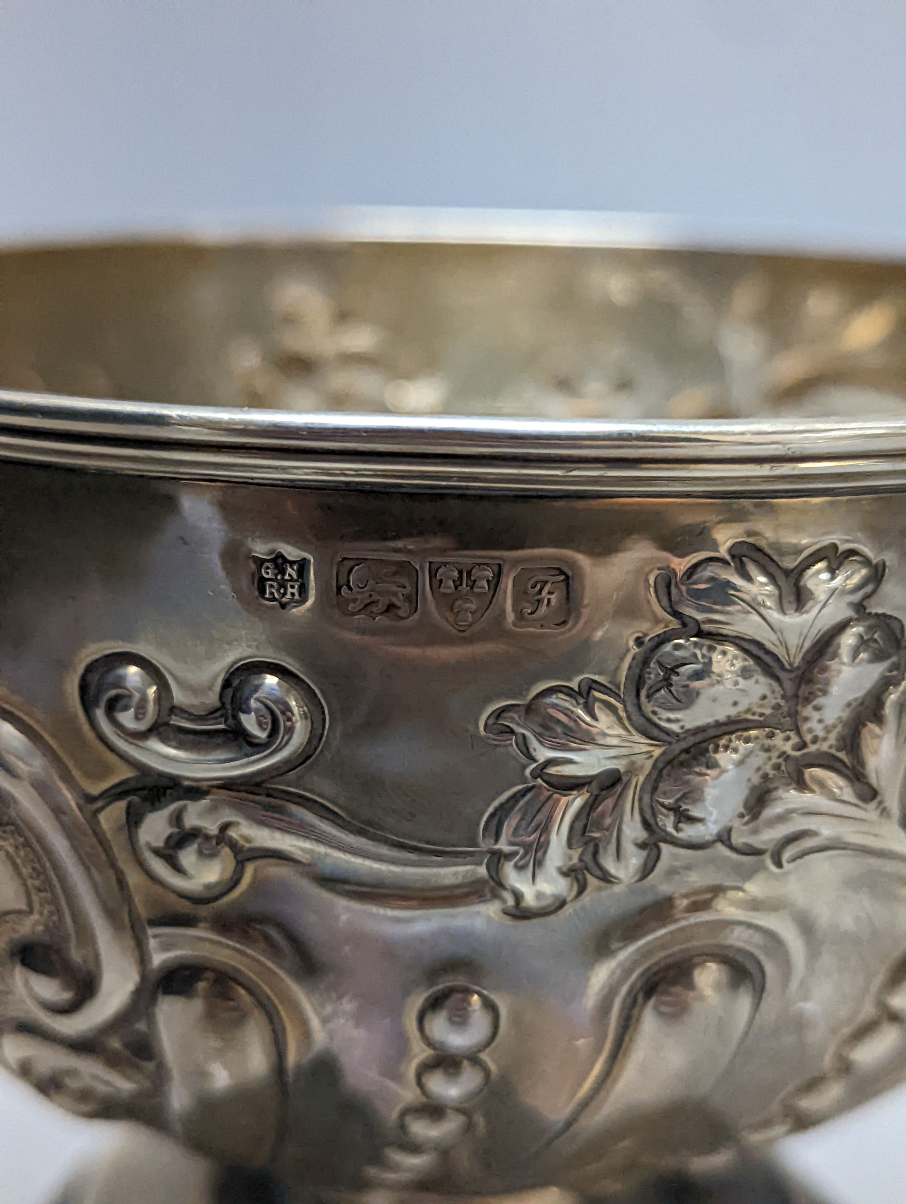 An Edwardian repousse silver presentation rose bowl, Nathan & Hayes, Chester, 1906, 15.3cm diameter, 10oz, on wooden plinth.